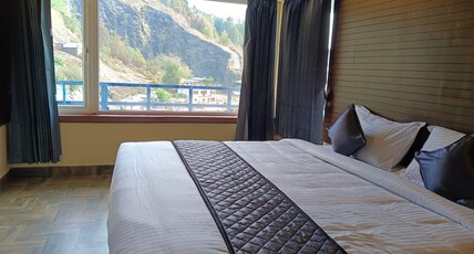 MISTY VALLEY INN Room Type - DELUXE WITH MOUNTAIN AND BALCONY VIEW