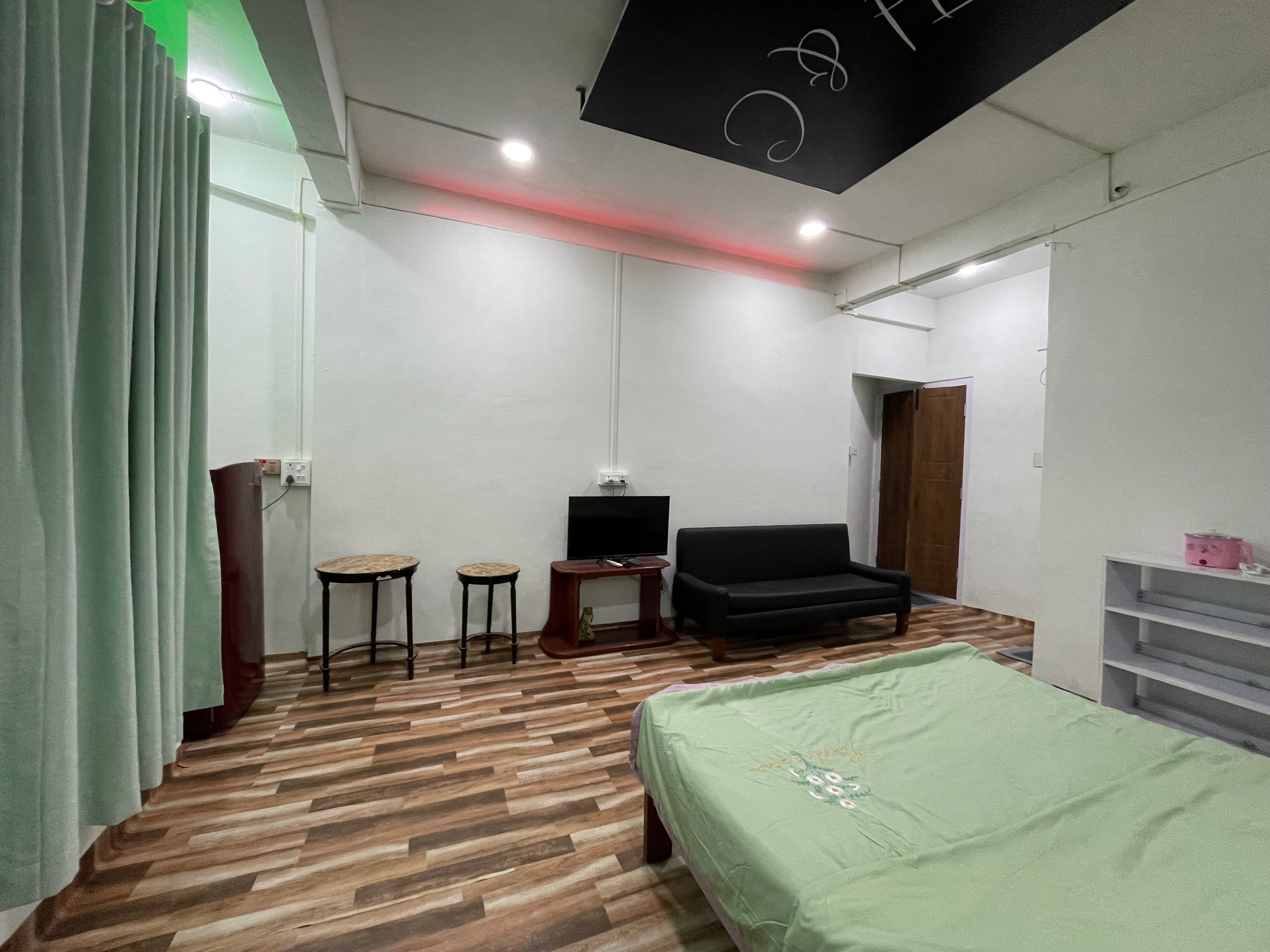H&C Homestay - Tap to explore photos