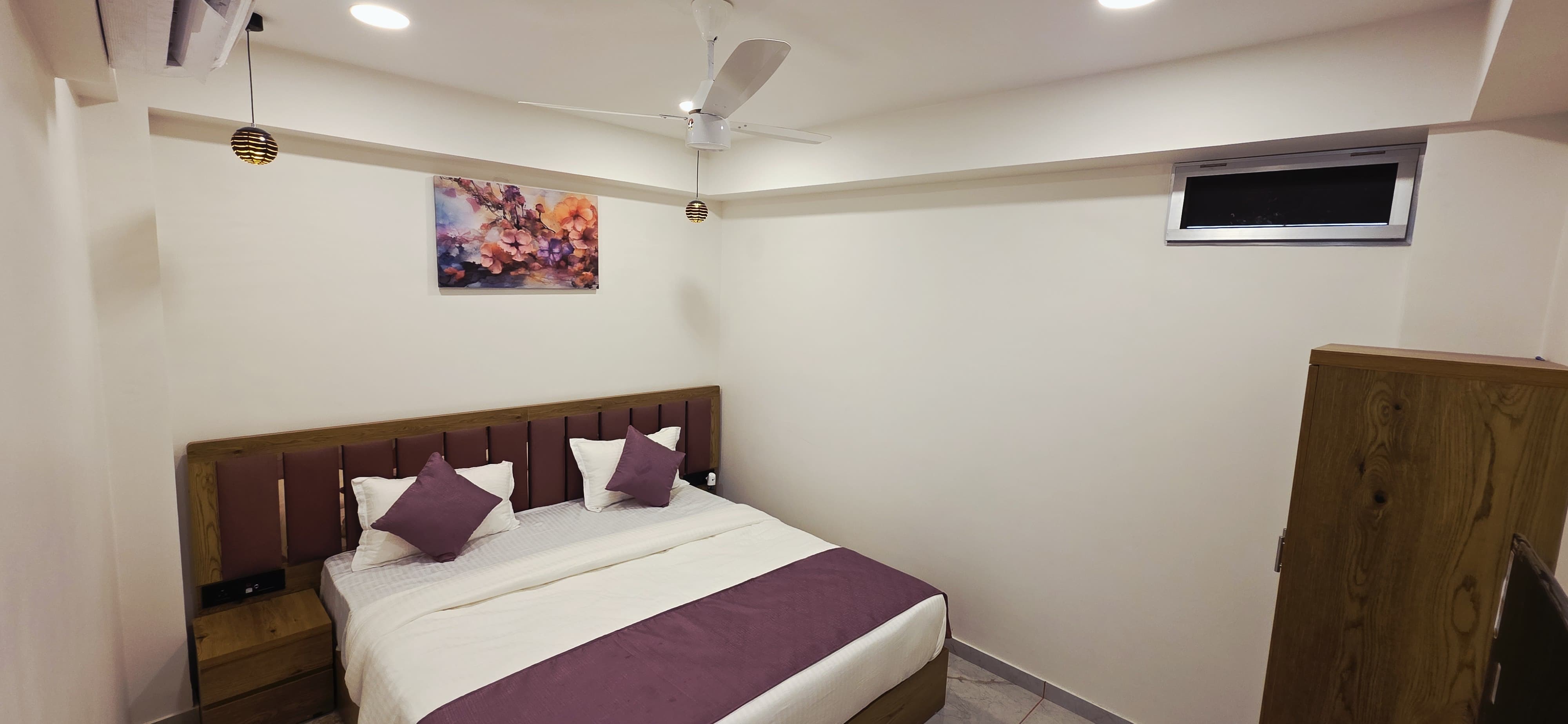 I Hotel - Bopal - Tap to explore photos