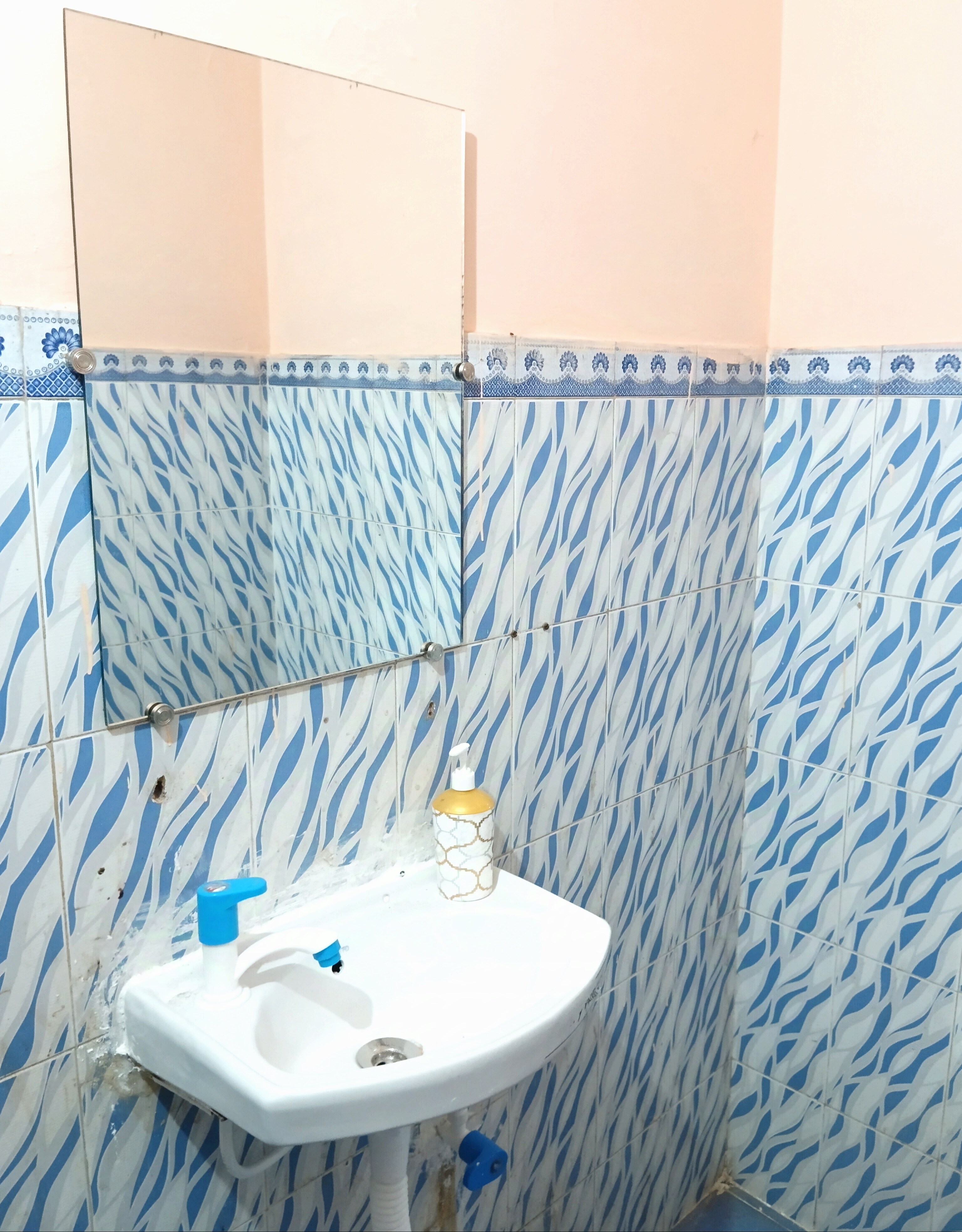 Shubham Guest House - Tap to explore photos