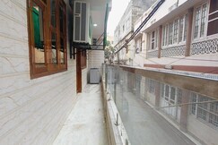 Homlee Parampara 4BHK Central DEL Lift Parking