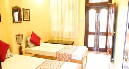 Harsidhi Haweli Room Type - Yellow Twin Bed