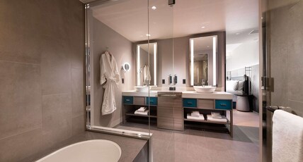 DoubleTree by Hilton Osaka Castle Room Type - KING EXECUTIVE RM RIVERV