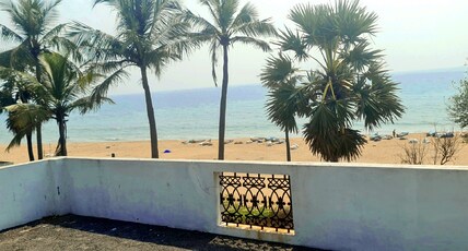 Treeo Beach House Room Type - Premium Triple bed Seaview - Ground Floor