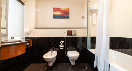 Holiday Inn Suites Kuwait Salmiya Room Type - 1 Bedroom Suite 1 King Seaview Lounge Access