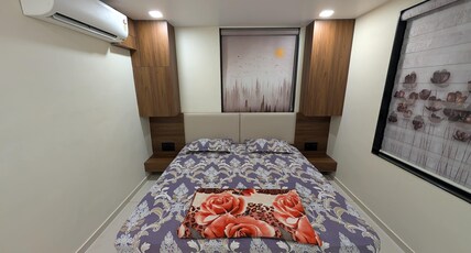 A secluded luxury room with private entry Room Type - Bedroom