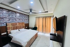 Makhan Veg Dhaba and Hotel