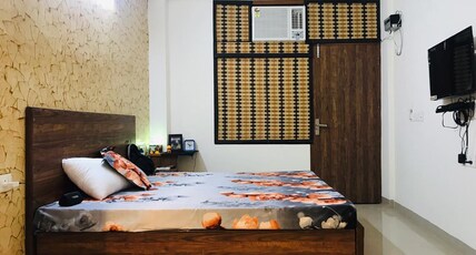 YuVee Residency Room Type - Premium Room