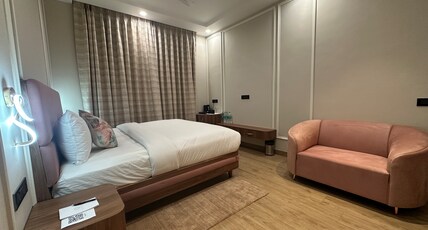 Sanguine Room Type - Deluxe Room