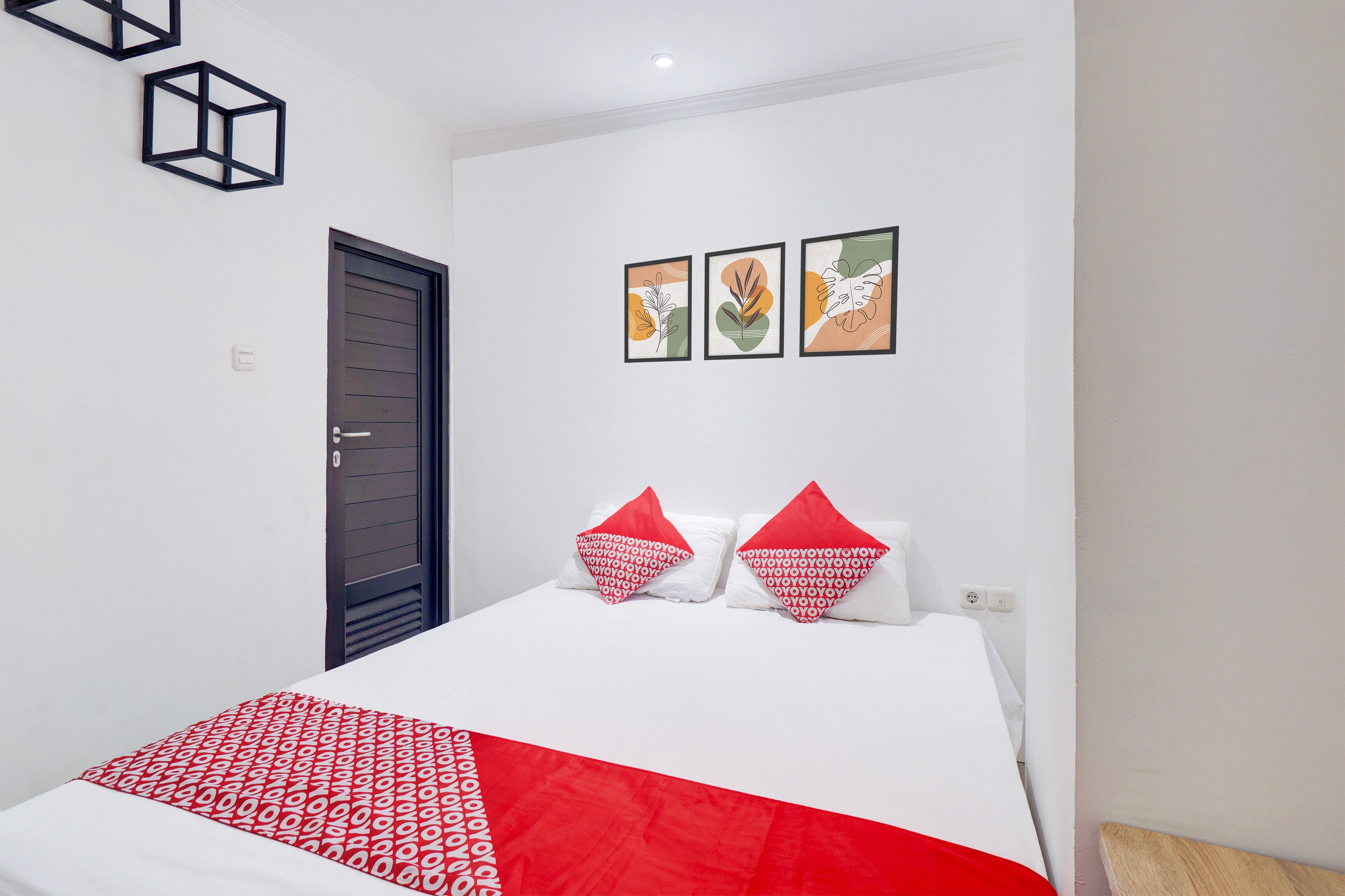 Townhouse Oak Ancol - Tap to explore photos