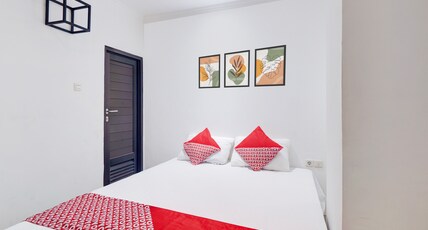 Townhouse Oak Ancol Room Type - Indonesia Deluxe Double