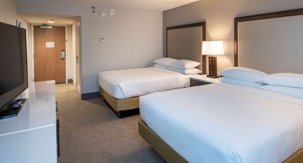 DoubleTree by Hilton Madison East Room Type - 2 QUEENS HEAR ACC