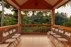 4 Rooms 5 Mins from beach with Pool Table