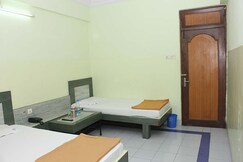 Cozy Hotel Anand