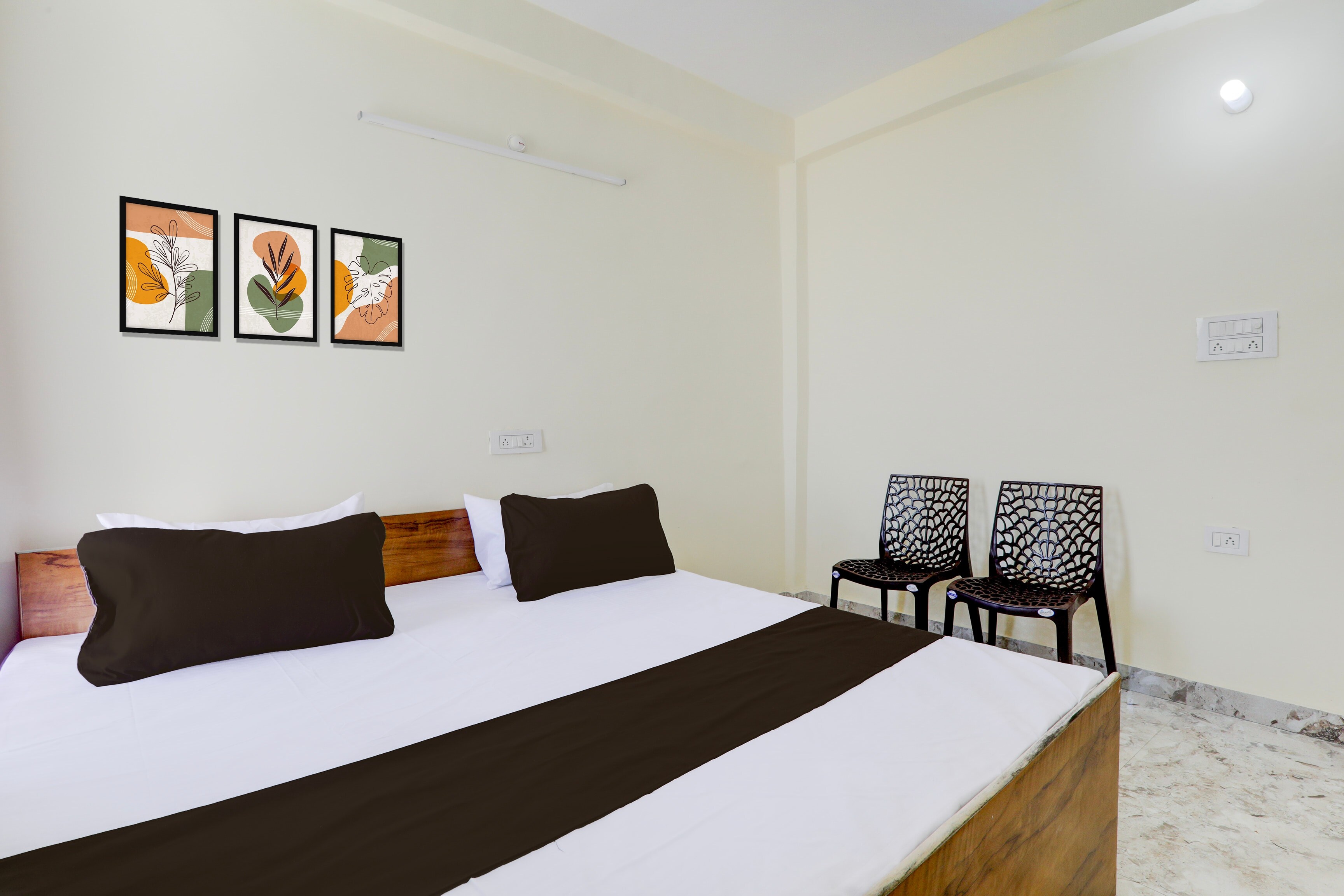 HOTEL O RN - Tap to explore photos