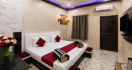Varanasi Dream Guesthouse I Near Kashi Vishwanath Room Type - Deluxe AC Luxury Double Bedroom