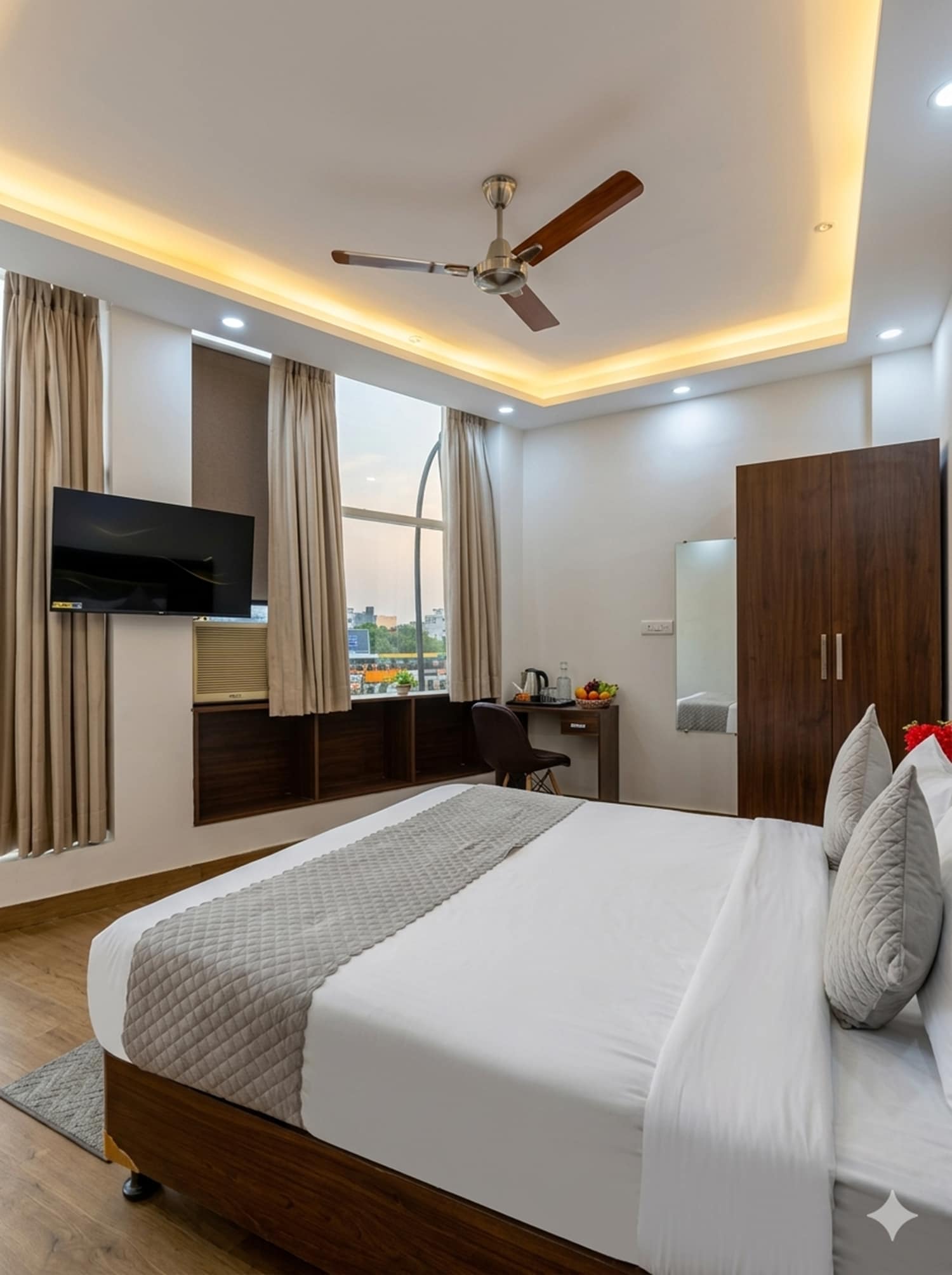 Mannat Green Hotel near Naraina Metro Station - Tap to explore photos
