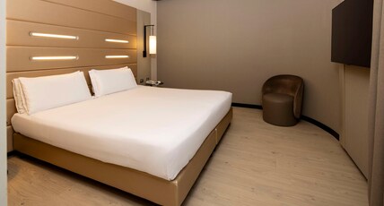 Best Western Plus Tower Hotel Bologna Room Type - 1 King 2 Single Beds, Standard Room Best Western Plus Tower Hotel Bologna Room Type - 1 King 2 Single Beds, Standard Room