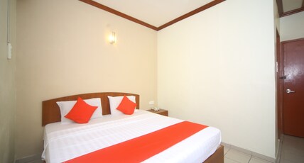 Hotel O London Room Type - Deluxe King