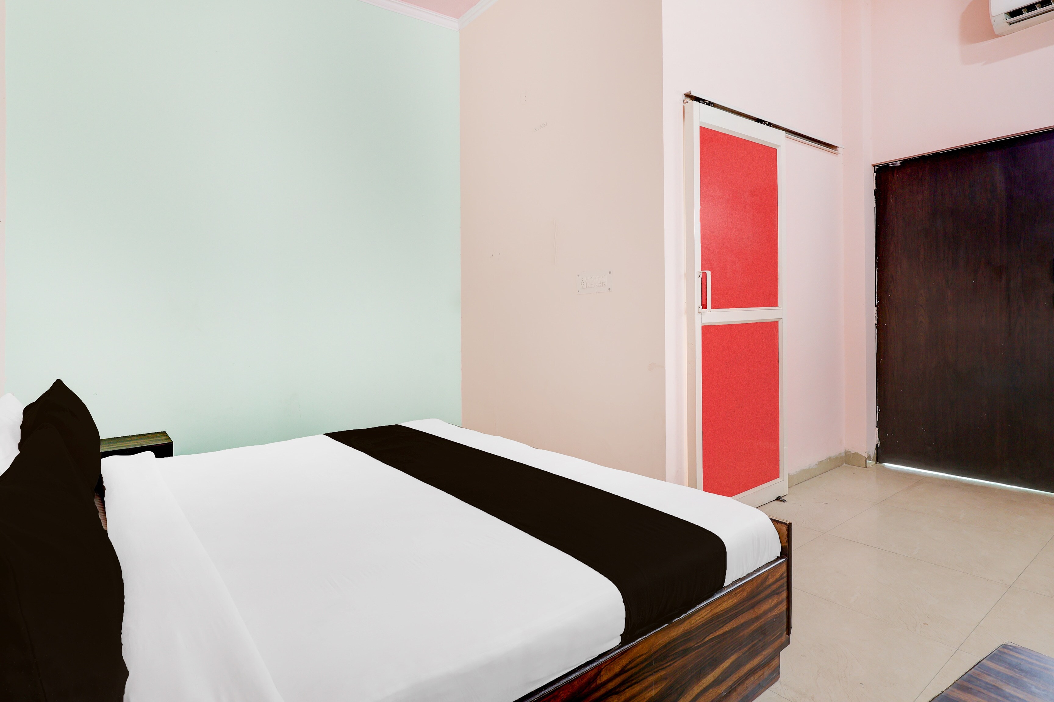 SPOT ON by OYO Hotel Dezire Dhankot Chowk - Tap to explore photos