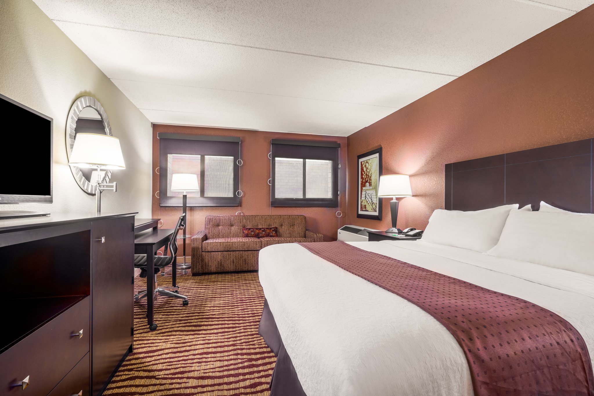Holiday Inn Manitowoc (Pet-friendly) - Tap to explore photos