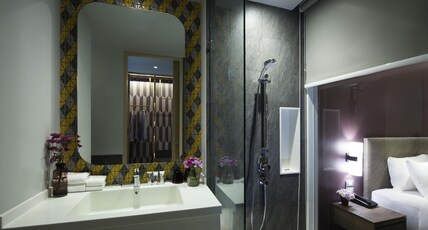 Mercure Bangkok Sukhumvit 24 Room Type - Superior Rooms, 1 King Size Bed, City Views