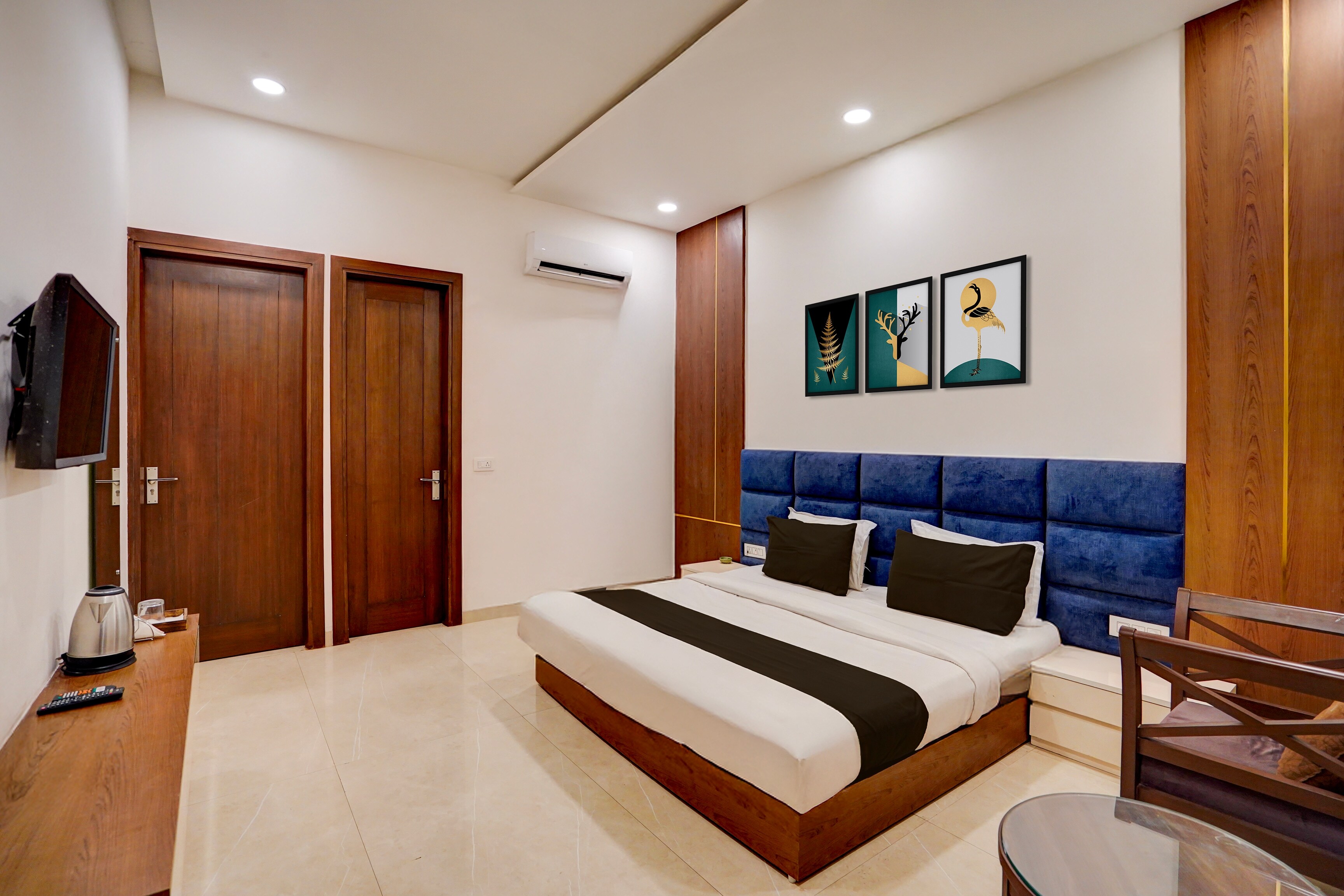 Hotel O THE AMBIENCE REGENCY HOTEL - Tap to explore photos