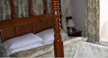 OYO Rose & Crown Hotel Room Type - Standard Family Room for 4 OYO Rose & Crown Hotel Room Type - Standard Family Room for 4