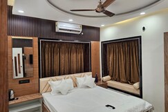 Luxe Lagoon 4Bhk Flat with 350sqft Hall