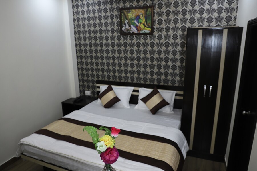 Hotel spark inn - Tap to explore photos