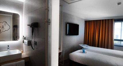 ibis Styles Clermont-Ferrand Le Br Room Type - Standard Room with two single beds