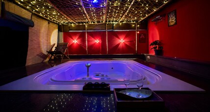 HotJacuzzi -w/King Bed | Projector | BBQ | Gazebo | Posh Room Type - HotJacuzzi -w/King Bed | Projector | BBQ | Gazebo | Posh