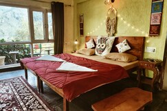 Independent Mud House Studio (Large) with Kitchen