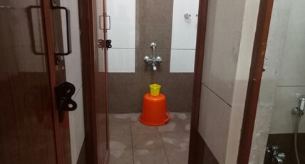 Dhoni castle Room Type - Deluxe AC