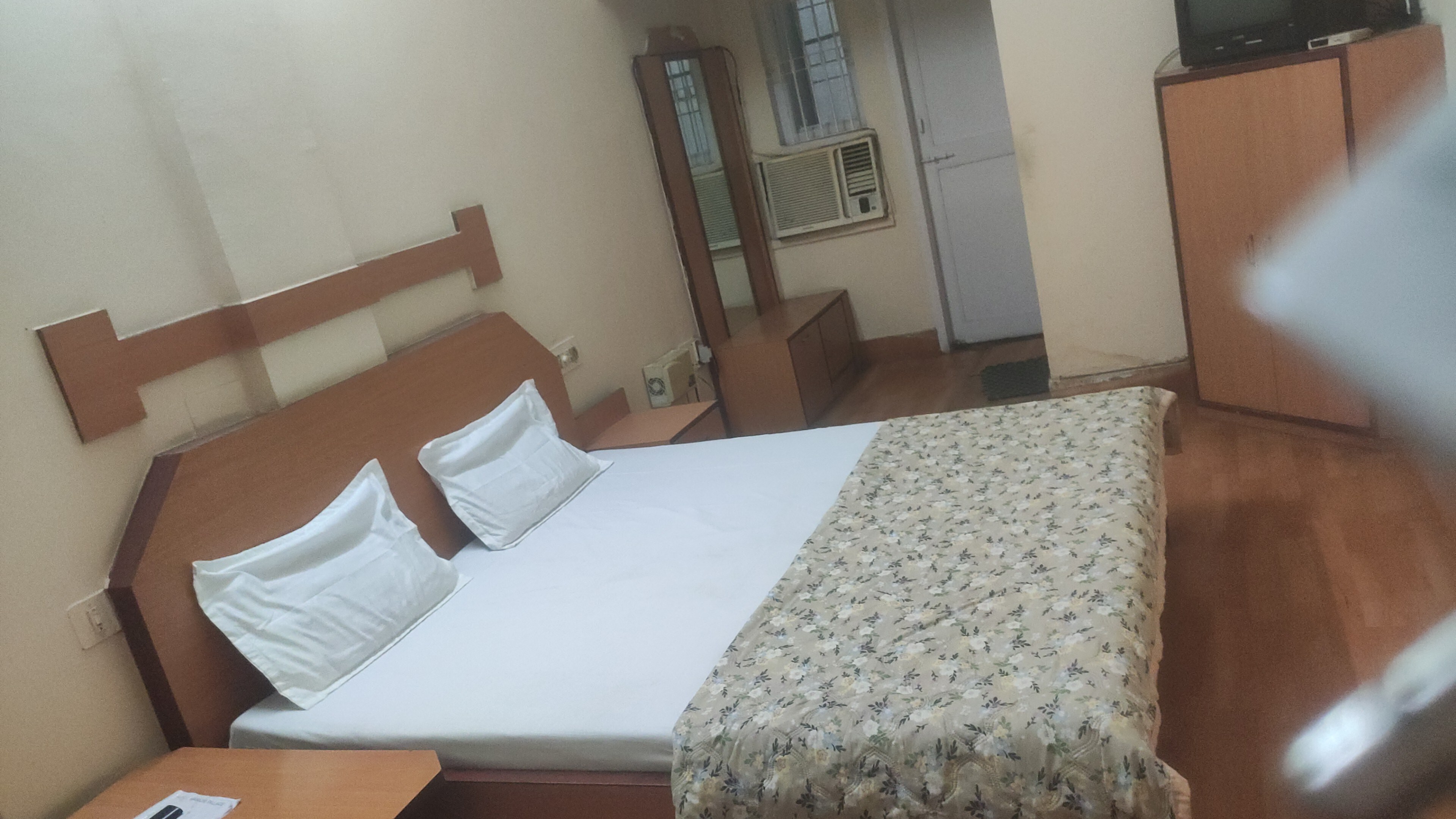 Hotel HariOm Palace - Tap to explore photos