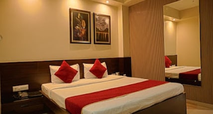 Hotel Shelter 150 M From Charbagh Railway Station Room Type - CLUB Hotel Shelter 150 M From Charbagh Railway Station Room Type - CLUB