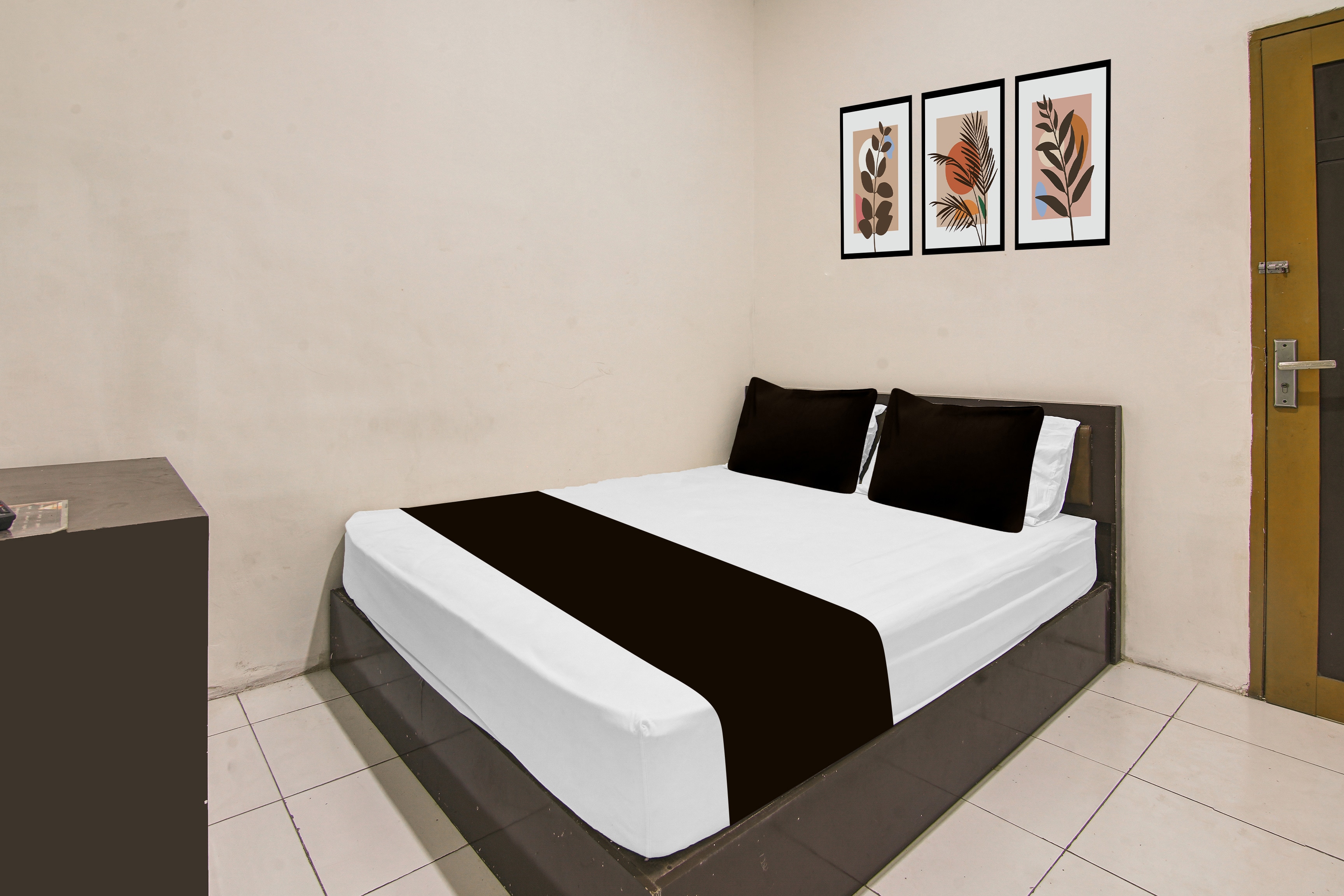 Hotel O Makassar near RS Grestelina formerly Wisma Makassar - Tap to explore photos