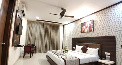 Hotel Badrika Inn Room Type - Deluxe AC Room Hotel Badrika Inn Room Type - Deluxe AC Room