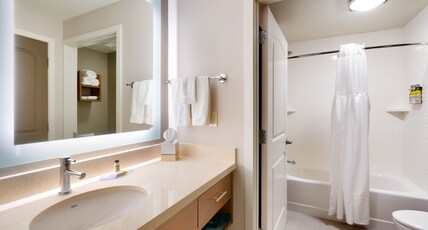 Staybridge Suites - Gainesville I-75 Room Type - 2 Queen 1 Bedroom Ste Comm Accessible