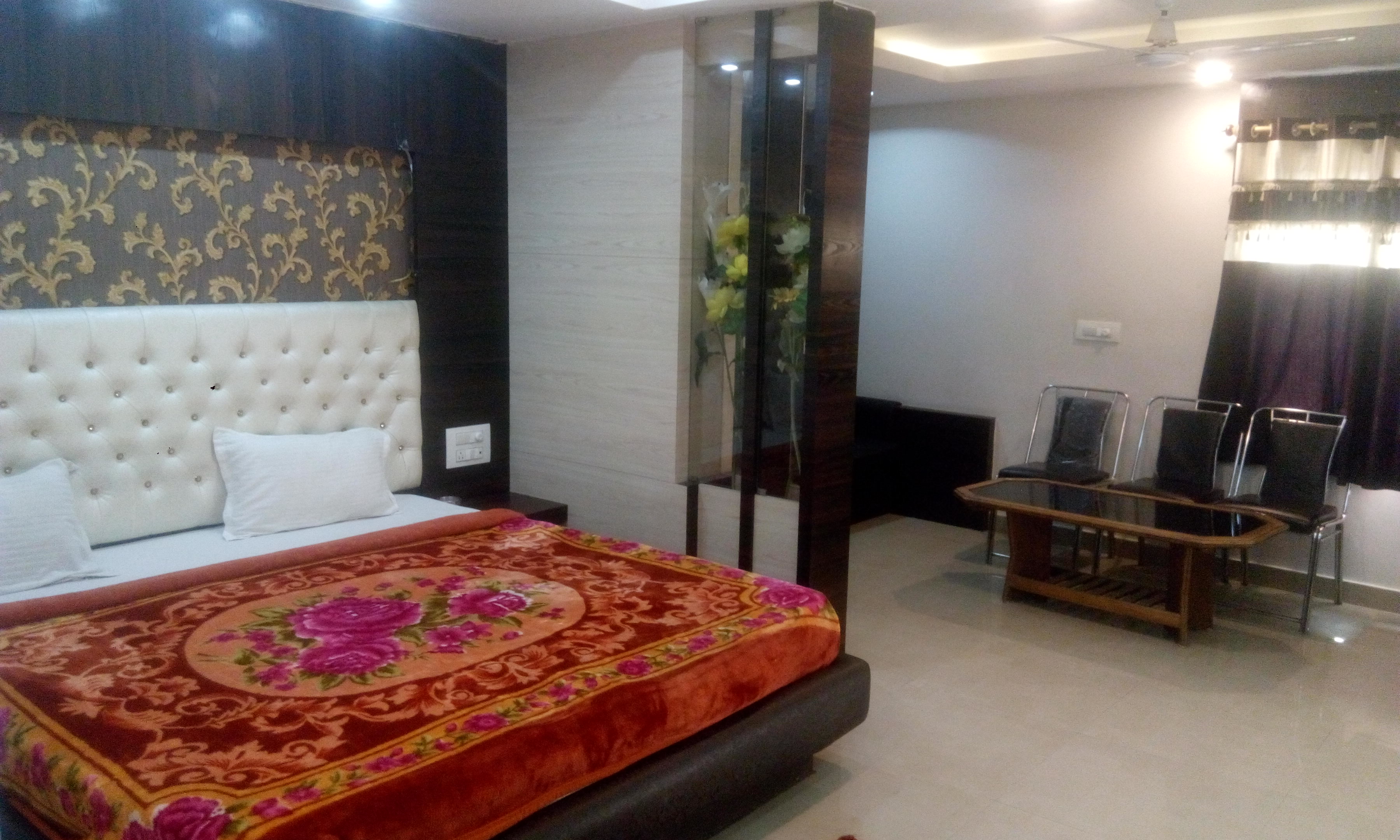 Hotel Priya Palace - Tap to explore photos