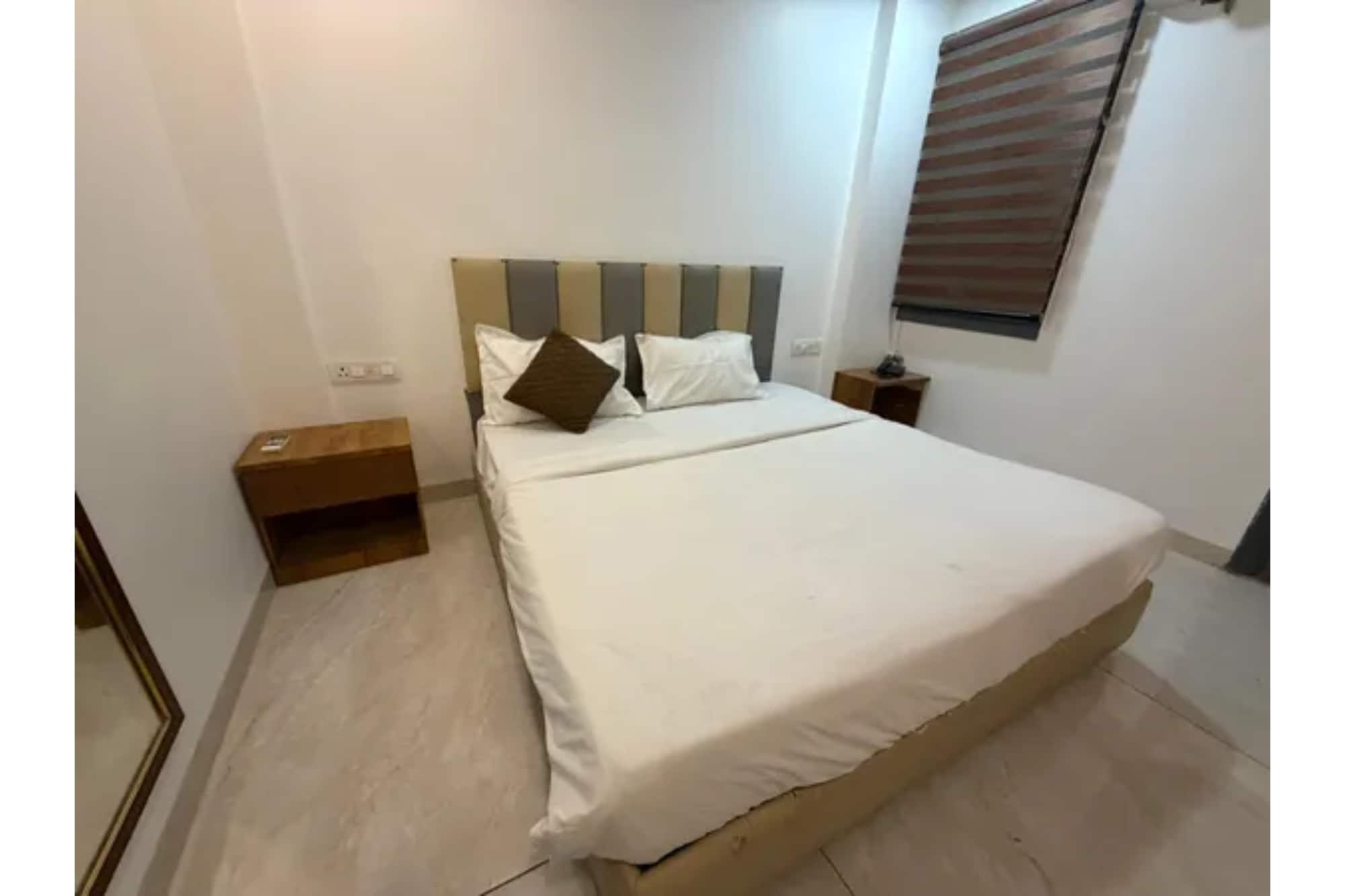 FabHotel D2 Pachim Vihar - Tap to explore photos
