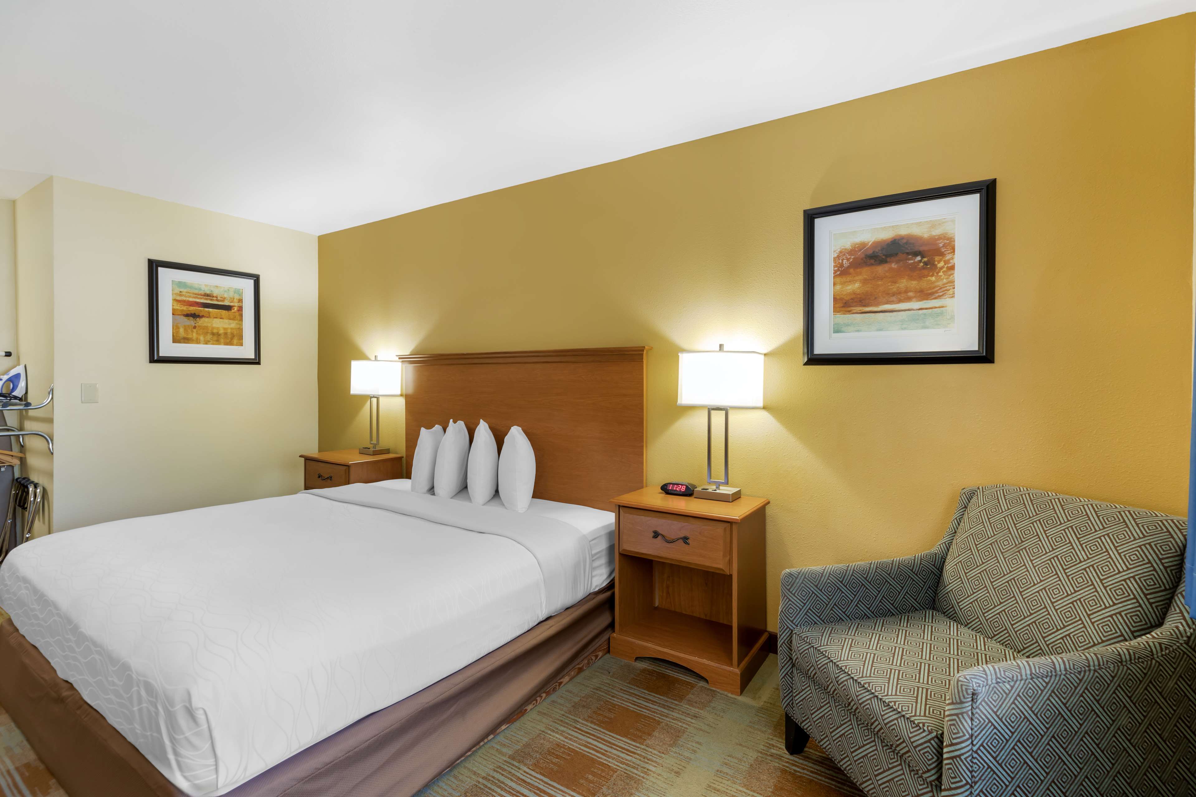 Best Western Kiva Inn - Tap to explore photos