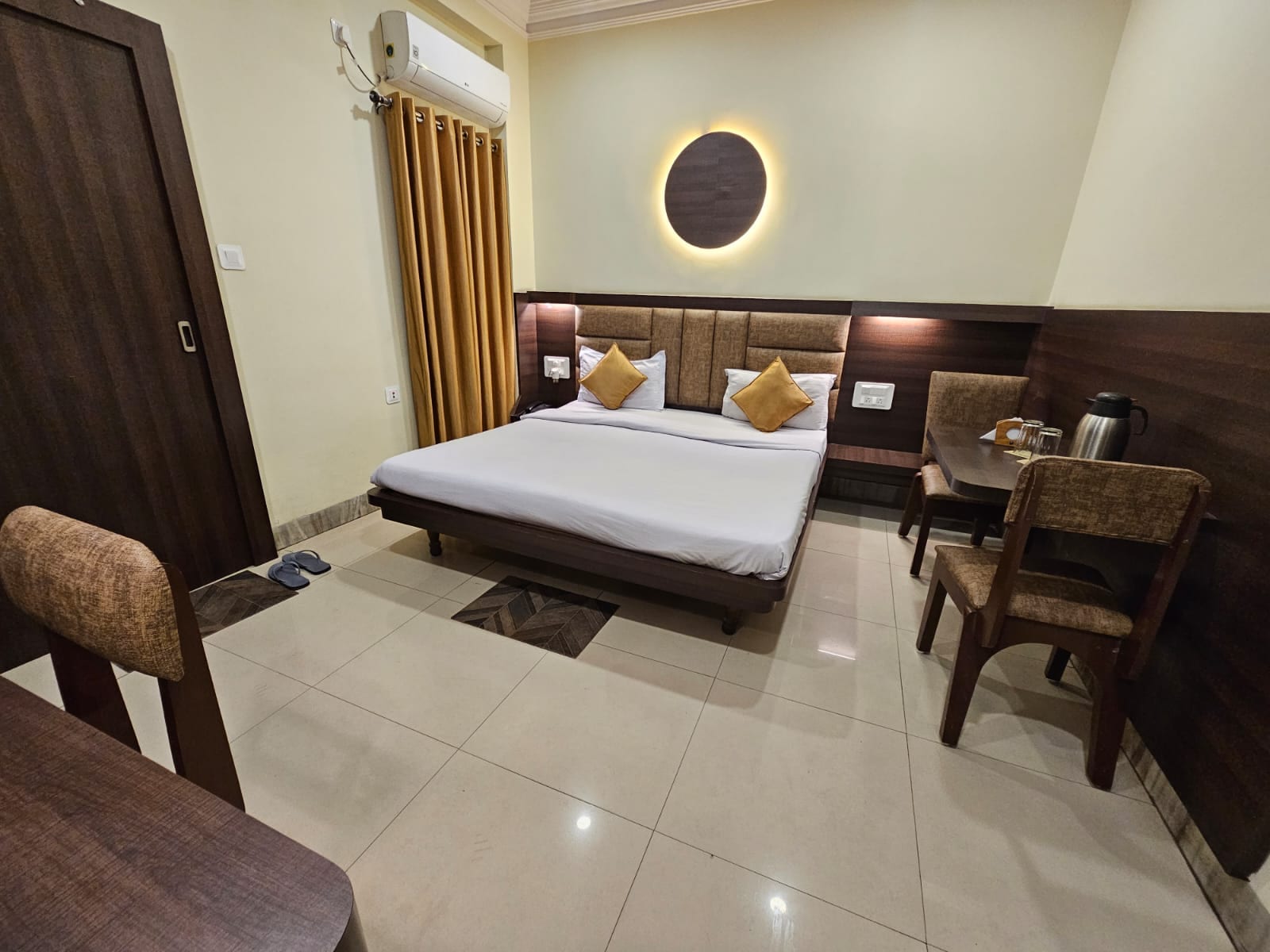 Hotel yogendra - Tap to explore photos