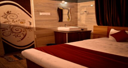 Sree Varada International Room Type - Six Bed AC Room