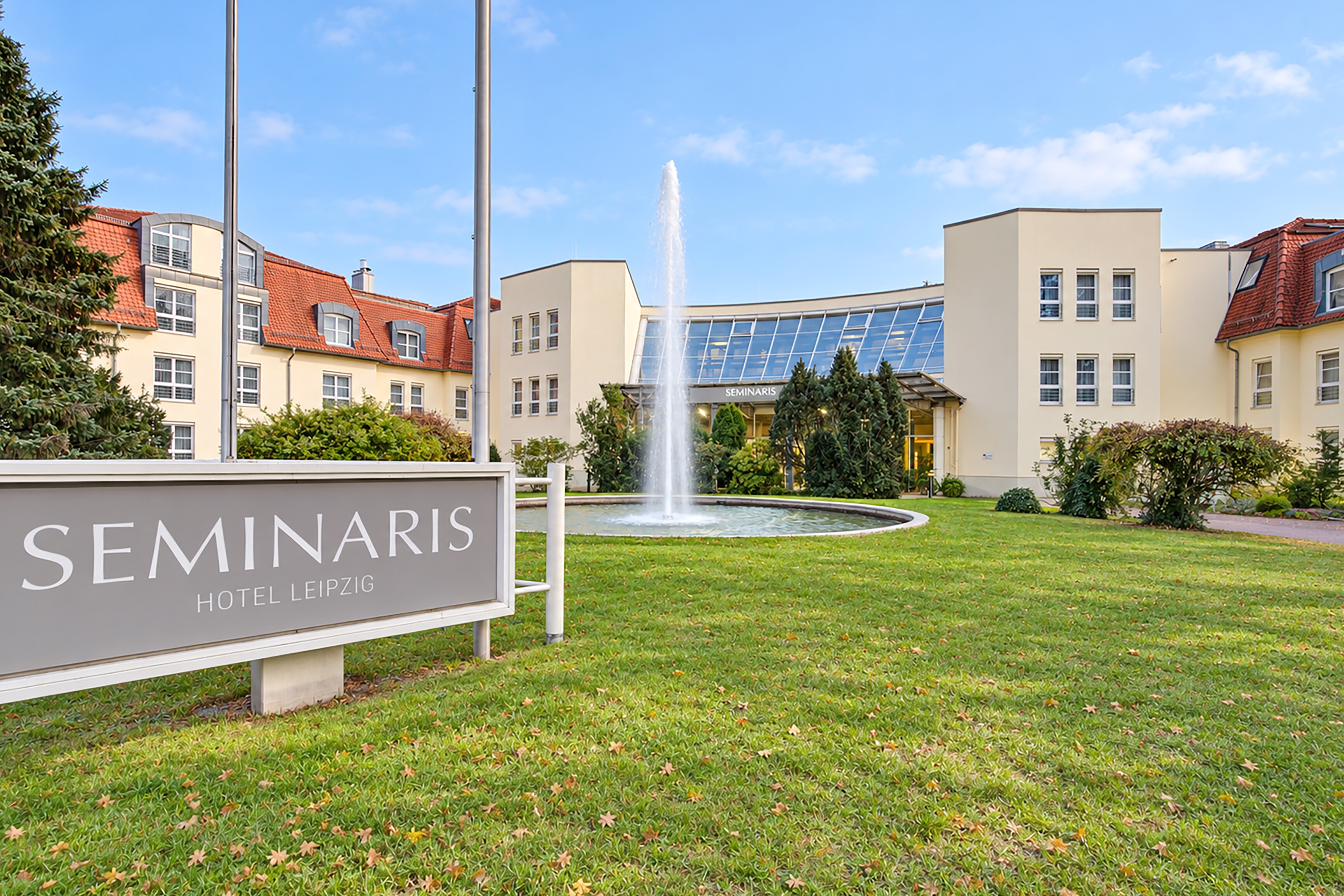 Seminaris Sunday Hotel Leipzig West - Tap to explore photos