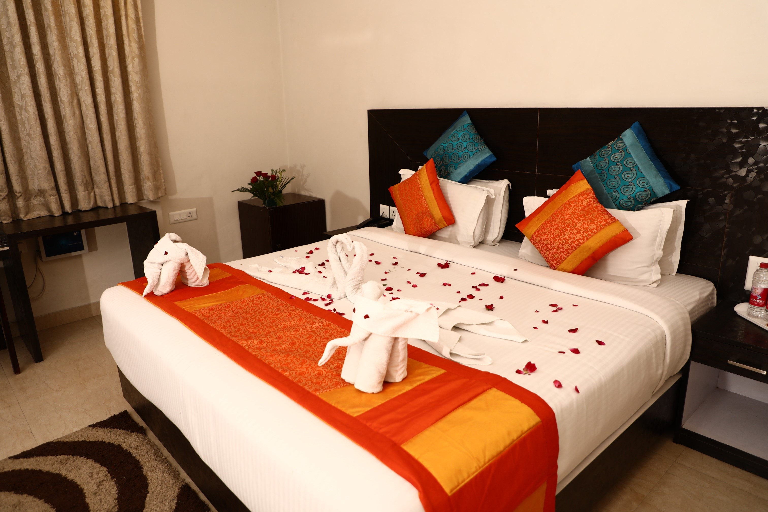  Hotel Om Palace-Ajmer Road - Tap to explore photos