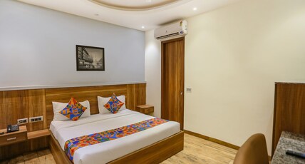 FabHotel Royal Touch - Patel Nagar Room Type - Deluxe Room