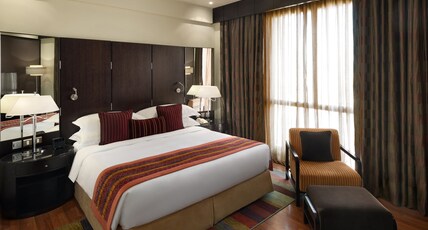 Crowne Plaza AL KHOBAR Room Type - 1 King Bed Junior Suite Addl Living Area