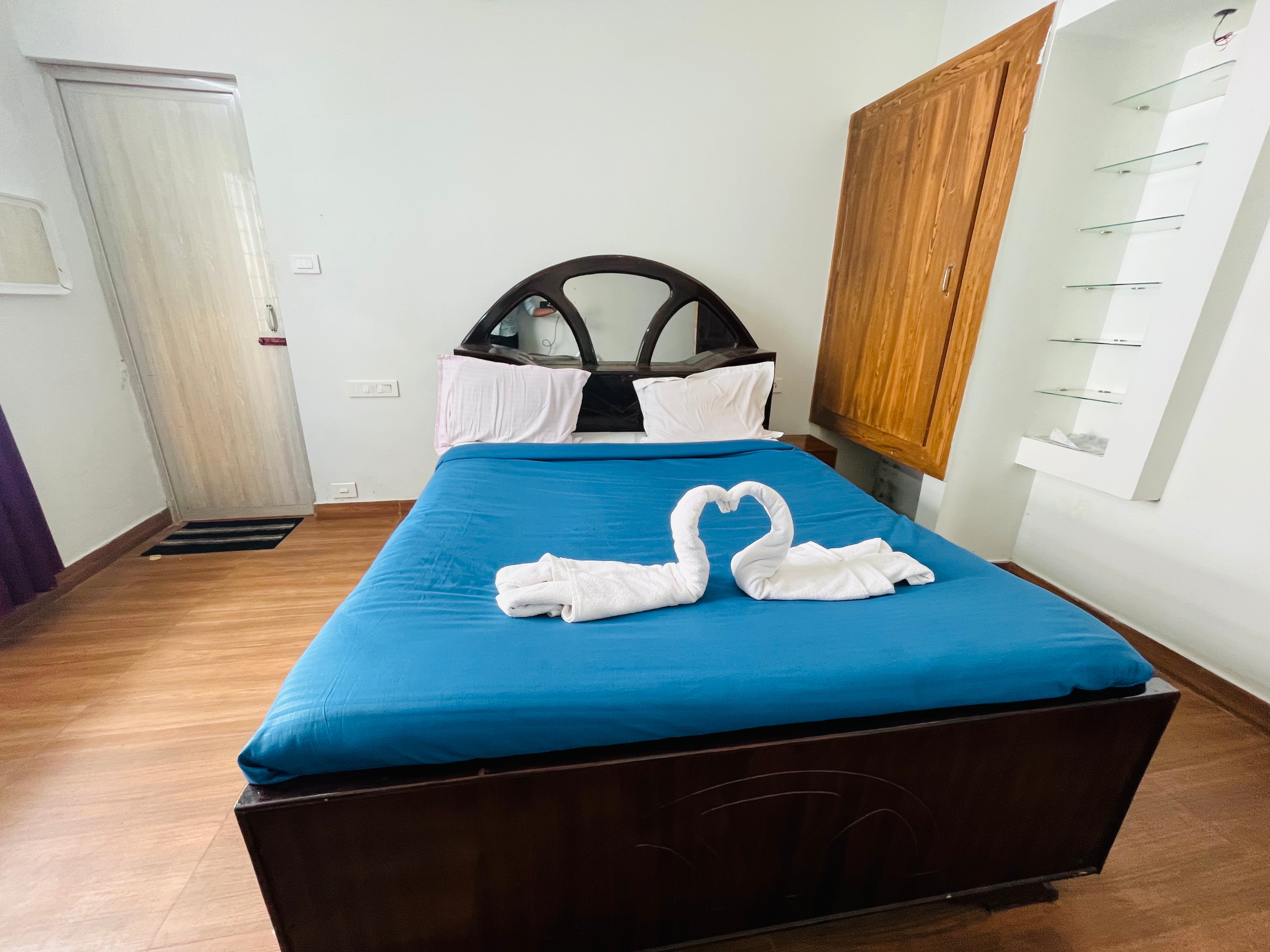 VMR Homestay - Tap to explore photos