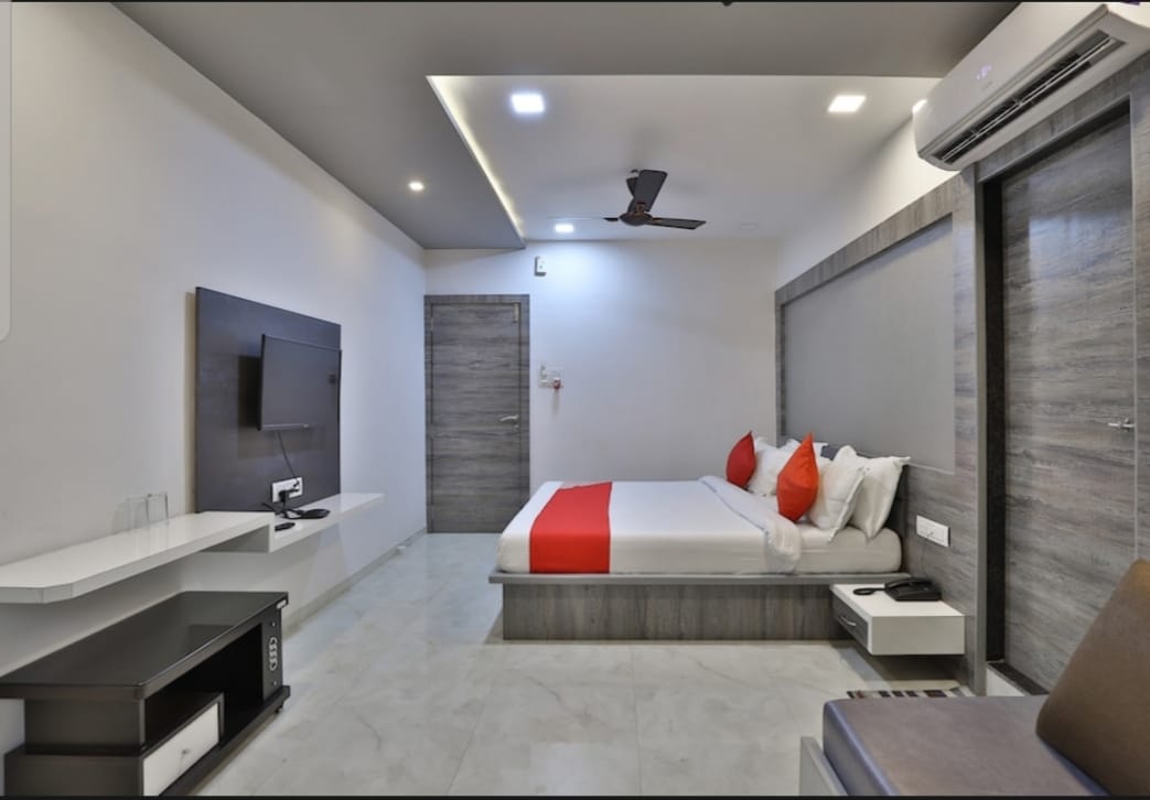 Hotel Preet Palace - Tap to explore photos